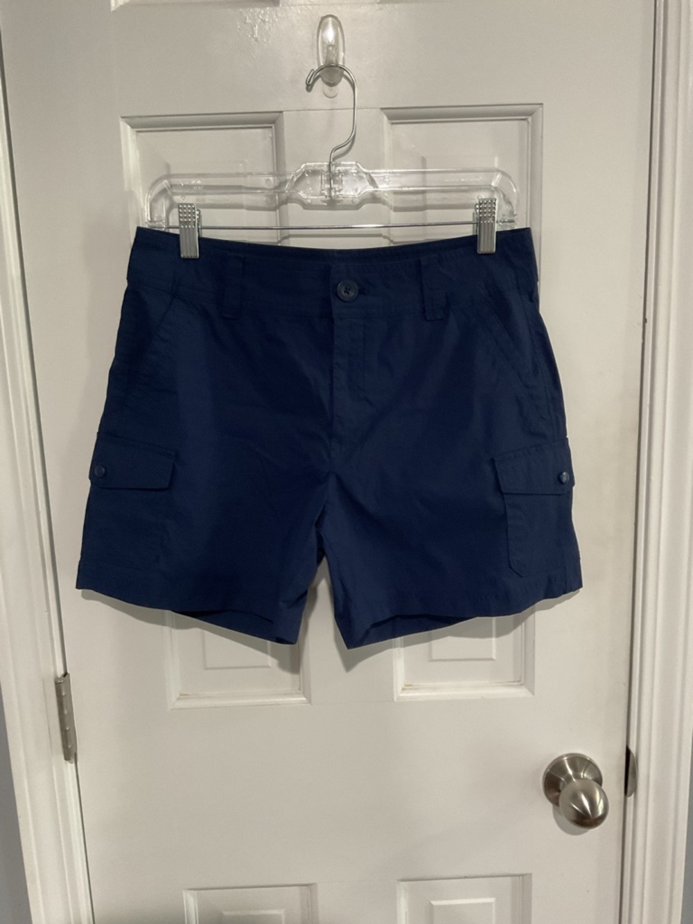 Like New Eddie Bauer Women’s Navy Cargo Shorts - Classic Casual Size 6